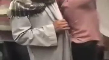 فيديو يوثق واقعة تحرش داخل إحدى عربات مترو الأنفاق يثير جدلاً واسعاً